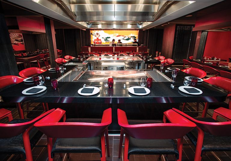 ID, Independence of the Seas, Izumi, Teppanyaki, Hibachi, Sushi bar with chairs and table settings, empty venue, specialty dining, restaurant, Japanese cuisine,