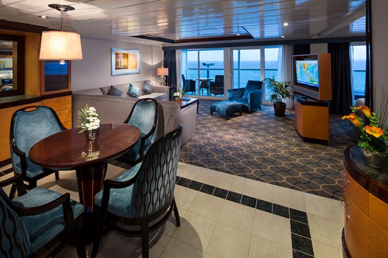 Owner''s Suite Cat. OS - Living room - Room #1340 - Midship Starboard
Liberty of the Seas - Royal Caribbean International