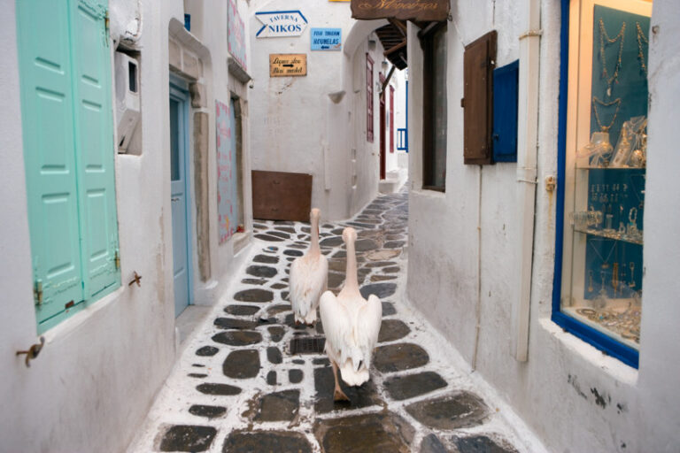 CEL_Mykonos_Alleyway